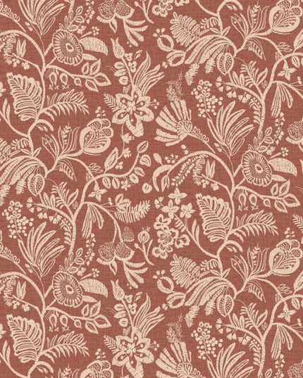 76960814 Casamance Broderies Pastel - Dit behang is warm en elegant met een terracotta rode achtergrond en een delicate beige bloemprint.