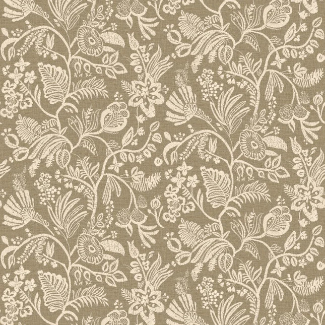 76960916 Casamance Broderies Pastel - Dit behang is een subtiele combinatie van warm bruin en zacht beige met een natuurlijk tintje groen