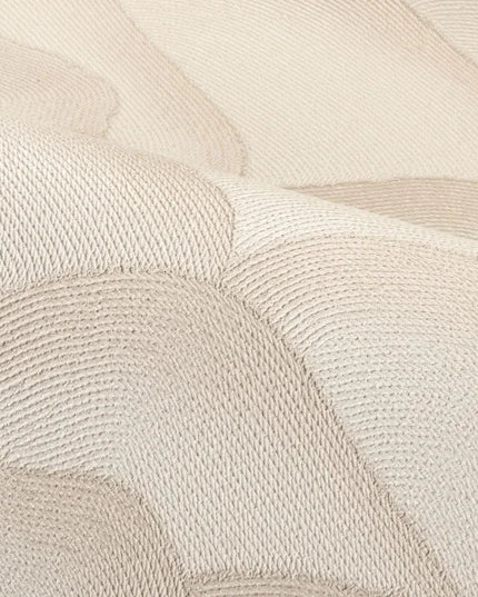 aangevuld met lichte crèmetinten en een vleugje warm taupe.