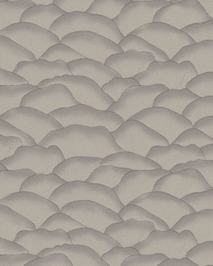 76971528 Casamance Broderies Ondula - Dit behang is subtiel opgebouwd uit zachte grijstinten met een lichte hint van paars