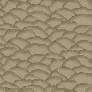 76971630 Casamance Broderies Ondula - Dit behang is een subtiele mix van gedempte groen-bruine en beige tinten die zorgen voor een rustige