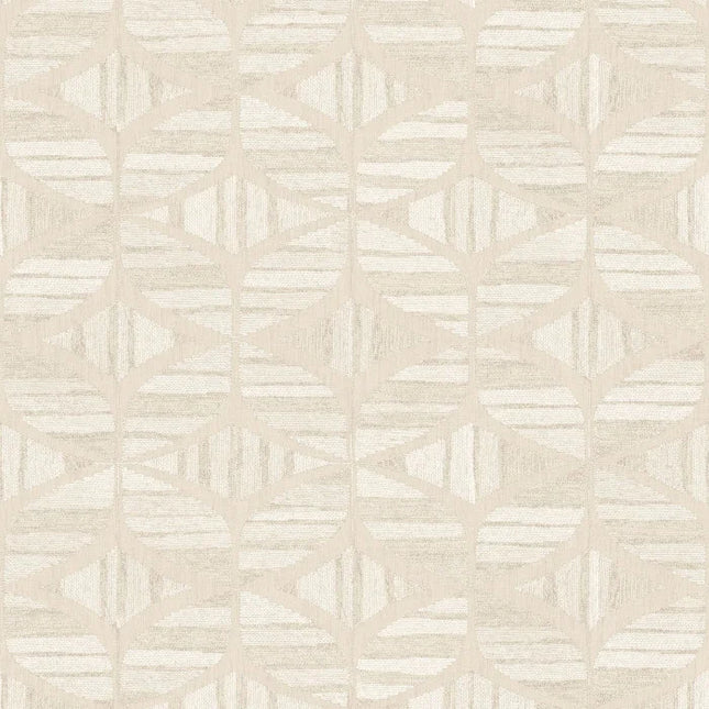 76982038 Casamance Broderies Filandra - Dit behang is subtiel van kleur met een combinatie van warm beige en zacht wit