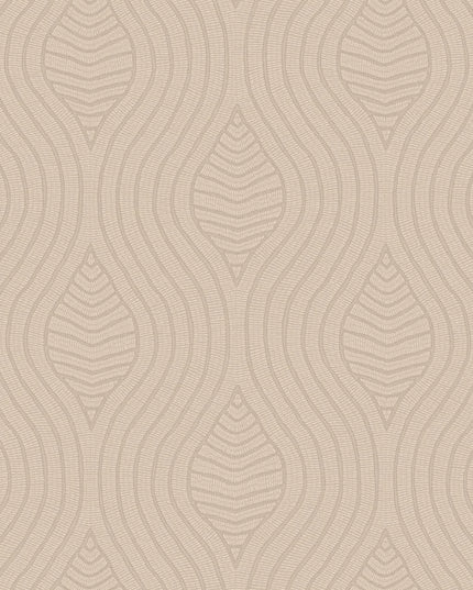 76993058 Casamance Broderies Brodelia - Dit behang is uitgevoerd in zachte taupe- en beige tinten met een subtiel patroon van golvende lijnen en bladmotieven.