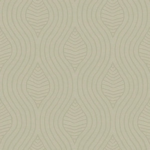 76993160 Casamance Broderies Brodelia - Dit behang is subtiel en rustgevend met zachte groene en beige tinten die samen een kalme en natuurlijke sfeer creëren.