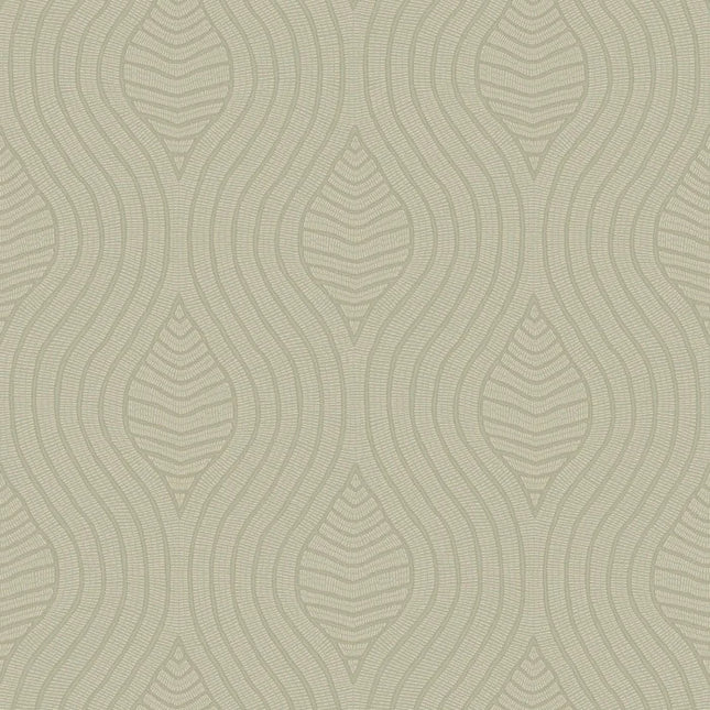 76993160 Casamance Broderies Brodelia - Dit behang is subtiel en rustgevend met zachte groene en beige tinten die samen een kalme en natuurlijke sfeer creëren.