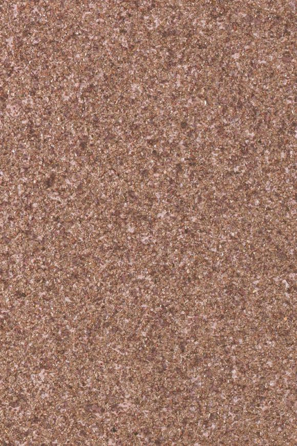 30381 Arte Koalin Grezzo - Dit behang is een warme mix van zachte roodbruine tinten met subtiele nuances van lichtrood en beige.