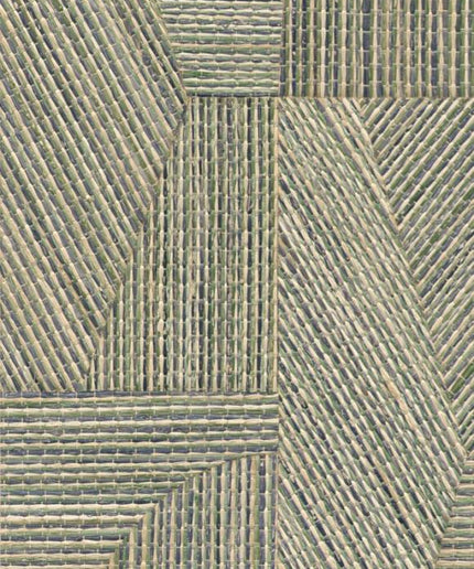 52460 Arte Prismatic Refraction - Dit behang is opgebouwd uit verschillende tinten groen gecombineerd met beige en een vleugje bontgrijs