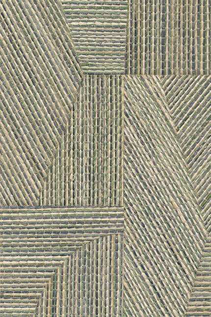 52460 Arte Prismatic Refraction - Dit behang is opgebouwd uit verschillende tinten groen gecombineerd met beige en een vleugje bontgrijs