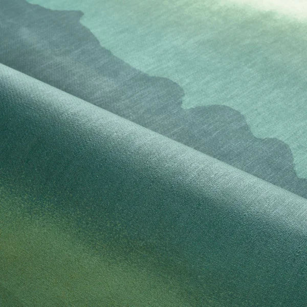 blauwgroene en witte tinten die een dromerige en rustgevende sfeer creëren.