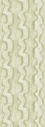 DGTRA301-300 Masureel Traces Shodo - Dit behang is uitgevoerd in zachte tinten groen en beige met een subtiel golvend patroon dat rust en natuurlijkheid uitstraalt.