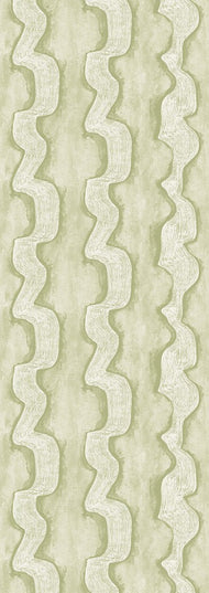 DGTRA301-300 Masureel Traces Shodo - Dit behang is uitgevoerd in zachte tinten groen en beige met een subtiel golvend patroon dat rust en natuurlijkheid uitstraalt.