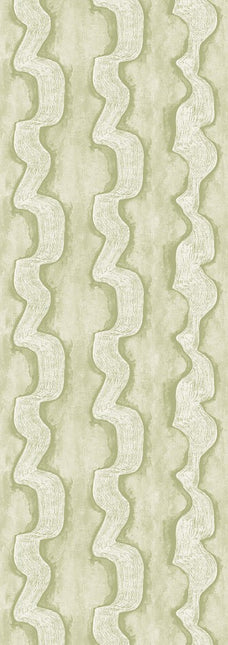 DGTRA301-300 Masureel Traces Shodo - Dit behang is uitgevoerd in zachte tinten groen en beige met een subtiel golvend patroon dat rust en natuurlijkheid uitstraalt.