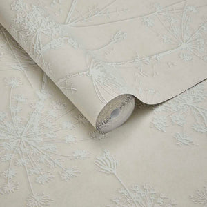 350511 Eijffinger Riviera Maison Silhouette Flowers - Dit behang is subtiel en natuurlijk met een beige achtergrond en een licht crèmekleurig bloemmotief in reliëf.