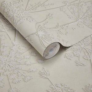 350514 Eijffinger Riviera Maison Silhouette Flowers - Dit behang is subtiel van kleur met een zachte beige achtergrond en een verfijnd reliëf in crèmewit.