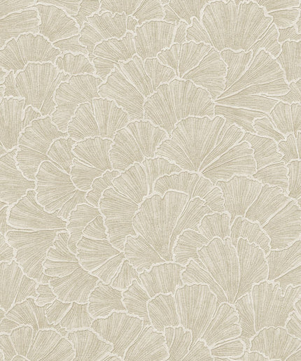 350521 Eijffinger Riviera Maison Ginkgo - Dit behang is subtiel geordend in zachte beige tinten met lichte crèmekleurige accenten