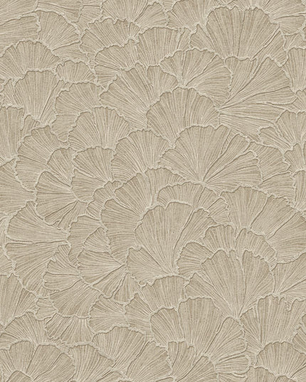 350524 Eijffinger Riviera Maison Ginkgo - Dit behang is subtiel van kleur met zachte tinten beige