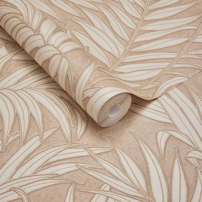 350553 Eijffinger Riviera Maison Stringed Leaves - Dit behang is uitgevoerd in zachte beige en warme bruintinten