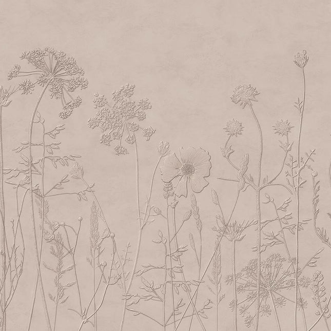350702 Eijffinger Riviera Maison Silhouette Flowers Mural Taupe - Dit behang is subtiel en zacht met een taupe basis en fijne reliëfdetails in iets lichtere taupe- en beige tinten.