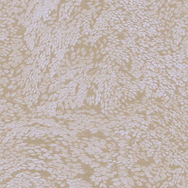 351271 Eijffinger Magnifique Whisper - Dit behang is zacht beige met een subtiel crèmekleurig bladmotief dat een elegante en rustige sfeer creëert.