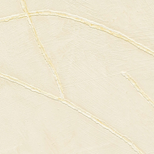 VP 1004 02 Elitis Kintsugi Kintsugi - Dit behang is subtiel beige met zachte crèmekleurige accenten en lichte gele tinten die samen een rustige en verfijnde uitstraling creëren.