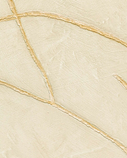VP 1004 03 Elitis Kintsugi Kintsugi - Dit behang is subtiel beige van kleur met zachte crèmekleurige en lichtbruine accenten die een verfijnde textuur en diepte toevoegen.