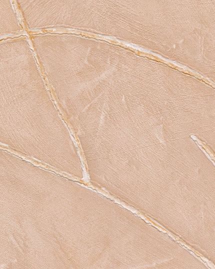 VP 1004 11 Elitis Kintsugi Kintsugi - Dit behang is zacht roze met subtiele crèmekleurige en lichtoranje accenten die samen een warme en rustige sfeer creëren.