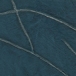 VP 1004 41 Elitis Kintsugi Kintsugi - Dit behang is een diepe blauwe kleur met accenten van grijs en subtiele hints van zwart