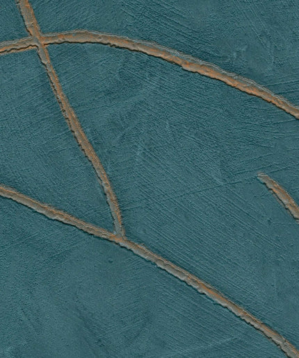 VP 1004 42 Elitis Kintsugi Kintsugi - Dit behang is voornamelijk blauw met subtiele accenten van warm bruin en een lichte groenige tint die samen een natuurlijke en rustgevende uitstraling geven.