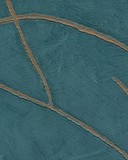 VP 1004 42 Elitis Kintsugi Kintsugi - Dit behang is voornamelijk blauw met subtiele accenten van warm bruin en een lichte groenige tint die samen een natuurlijke en rustgevende uitstraling geven.