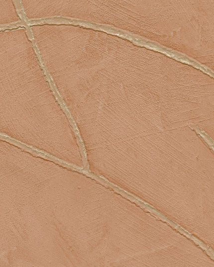 VP 1004 51 Elitis Kintsugi Kintsugi - Dit behang is een warme mix van zacht oranje en bruin met subtiele gouden accenten die een elegante textuur creëren.
