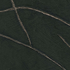 VP 1004 67 Elitis Kintsugi Kintsugi - Dit behang is voornamelijk zwart met subtiele accenten van donkergrijs en bruin in een textuurvol