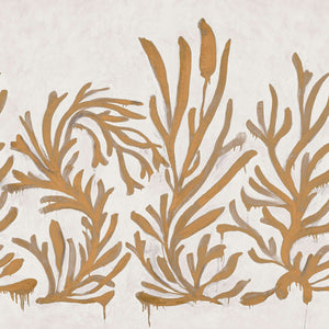 VP 1005 01 Elitis Kintsugi Algues Dorées - Dit behang is een zachte combinatie van beige en warm okergeel met subtiele grijze accenten