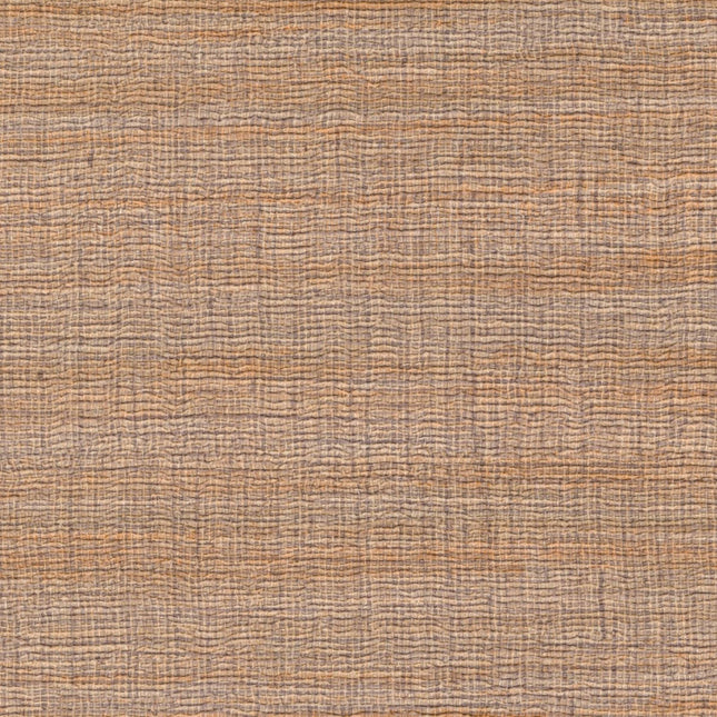 VP 1008 15 Elitis Ceres Rhea - Dit behang is subtiel van kleur met een mix van warme bruintinten en zachte beige accenten die samen een natuurlijke textuur uitstralen.