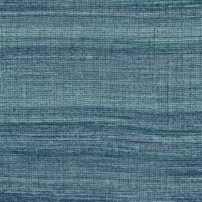 VP 1008 42 Elitis Ceres Rhea - Dit behang is een mix van verschillende blauwtinten met subtiele accenten van groen en grijs