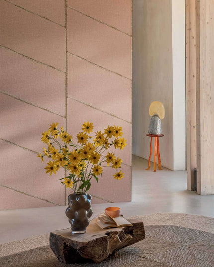 taupe en lichte crèmetinten die samen een rustige en textuurrijke uitstraling creëren.