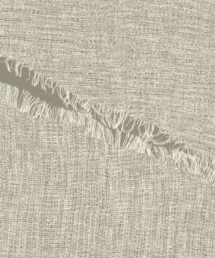 VP 1010 81 Elitis Ceres Hera - Dit behang is subtiel en warm van toon met een mix van beige