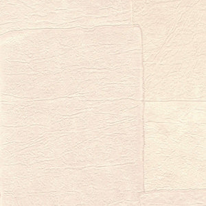 VP 1018 03 Elitis Sangpi Sangpi - Dit behang is zacht beige met subtiele tinten van lichtroze en crèmekleurige nuances die samen een warme en natuurlijke textuur creëren.
