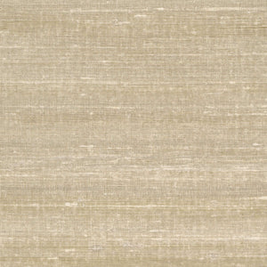 VP 928 11 Elitis Elixir de soies Kosa silk - Dit behang is een zachte mix van lichte beige- en zandtinten met subtiele crèmekleurige accenten.