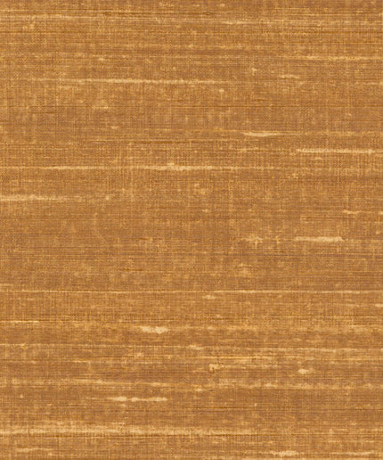 VP 928 15 Elitis Elixir de soies Kosa silk - Dit behang is warm en natuurlijk van kleur met een mix van oker