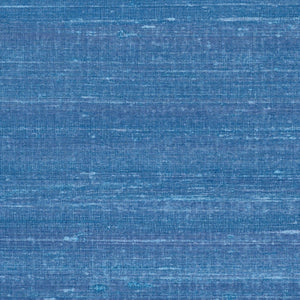 VP 928 41 Elitis Elixir de soies Kosa silk - Dit behang is een mix van verschillende blauwtinten met subtiele accenten van lichtblauw en indigo