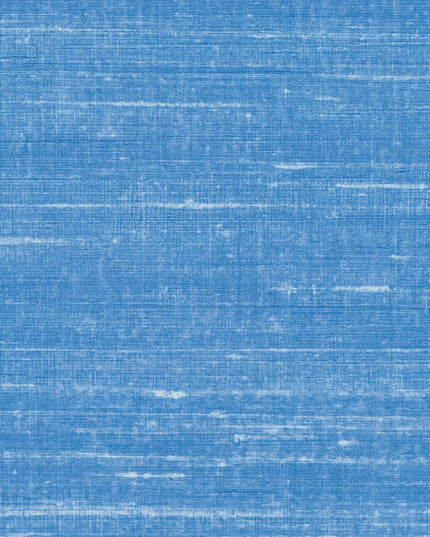 VP 928 44 Elitis Elixir de soies Kosa silk - Dit behang is een rustgevende mix van verschillende blauwtinten met subtiele lichte accenten die een zachte