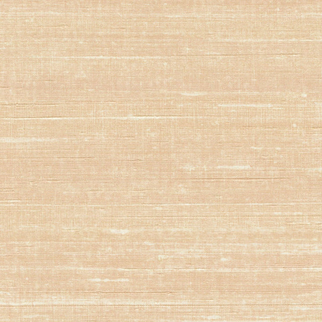 VP 928 54 Elitis Elixir de soies Kosa silk - Dit behang is subtiel en warm met zachte beige en lichte oranje tonen die een natuurlijke en rustige sfeer creëren.