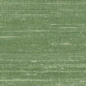 VP 928 65 Elitis Elixir de soies Kosa silk - Dit behang is een zachte mix van groen met subtiele nuances van lichtgrijs en beige die zorgen voor een natuurlijke en rustgevende uitstraling.