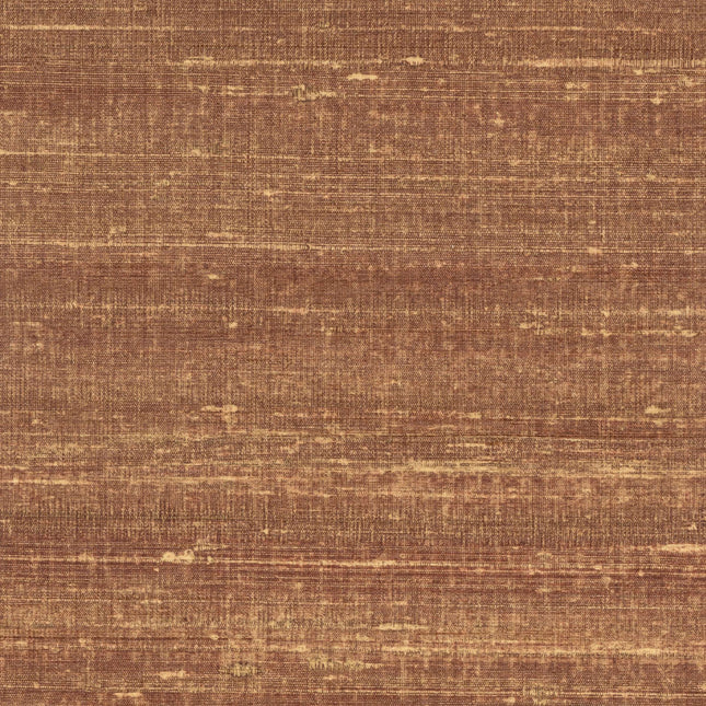 VP 928 70 Elitis Elixir de soies Kosa silk - Dit behang is een warme mix van bruin en beige tinten met subtiele lichte accenten die een natuurlijke