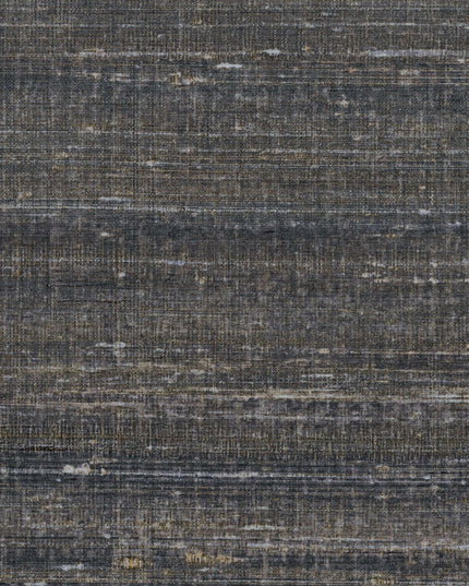 VP 928 81 Elitis Elixir de soies Kosa silk - Dit behang is voornamelijk zwart met verweven tinten grijs en subtiele accenten van beige