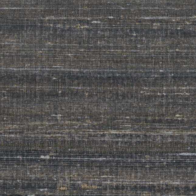 VP 928 81 Elitis Elixir de soies Kosa silk - Dit behang is voornamelijk zwart met verweven tinten grijs en subtiele accenten van beige