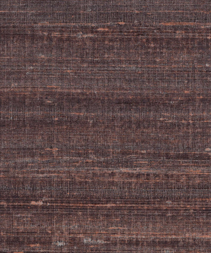 VP 928 82 Elitis Elixir de soies Kosa silk - Dit behang is een rijke mix van warme bruine