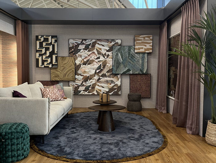 <p>Een unieke behang- en raamdecoratie winkel</p><h1>Bekijk onze enorme showroom ook online!</h1>