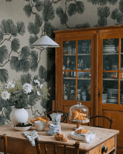 Kleur_Mijn_Interieur_Sandberg_EttHemOland_PineMural_Green_S10488_Roomshot2