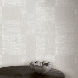 TRA203 Masureel Traces Traces - Dit behang is een subtiele combinatie van verschillende grijstinten met lichte beige accenten